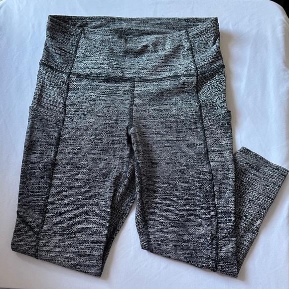 Lululemon - Fast and Free High Rise Crop - 19” inseam - 8 - like new - Picture 2 of 4